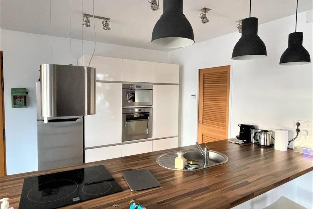 Ferienwohnung Superbe Loft 100M2 Proche Cathedrale Avec Parking Reims Exterior foto