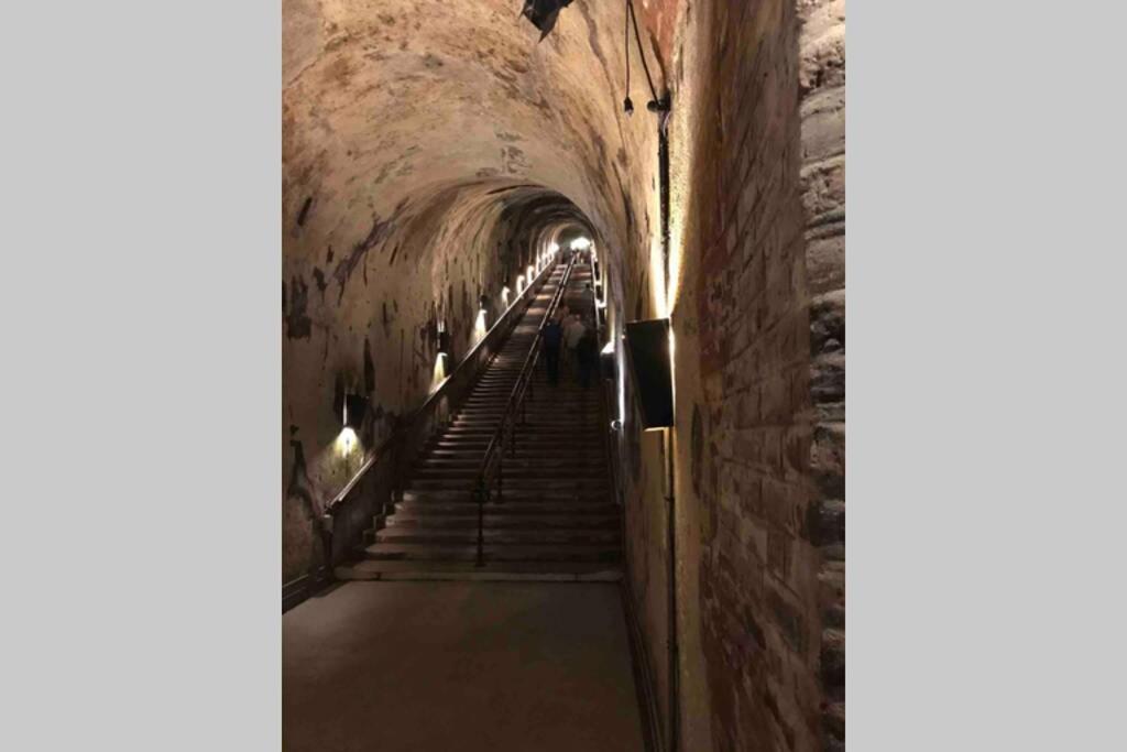 Ferienwohnung Superbe Loft 100M2 Proche Cathedrale Avec Parking Reims Exterior foto